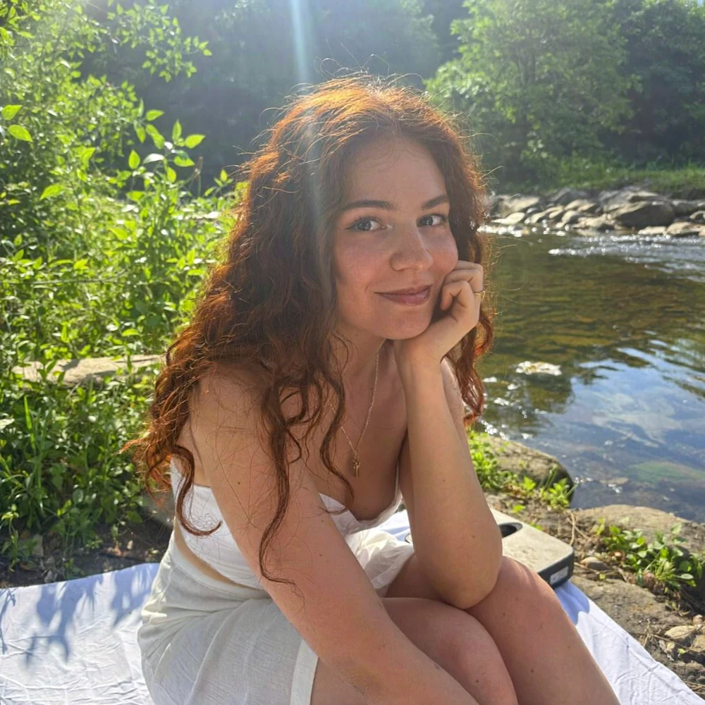 Ayleen Bastías, matrona y NeuroMatrona, junto al río